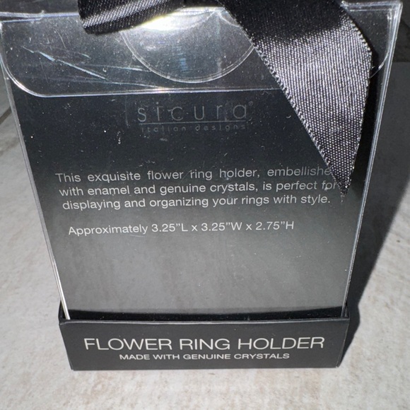 NIB- Ring Holder! Silver and Cream Flower Ring Holder - Picture 5 of 6